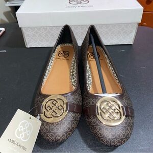 Daisy Fuentes Patterned Brown Flats with Gold Emblem